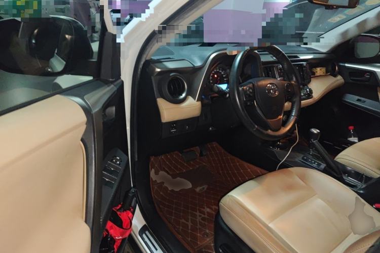 Used Toyota RAV4 2015 2.5L Automatic 4x4 Elite Edition Driver Seat