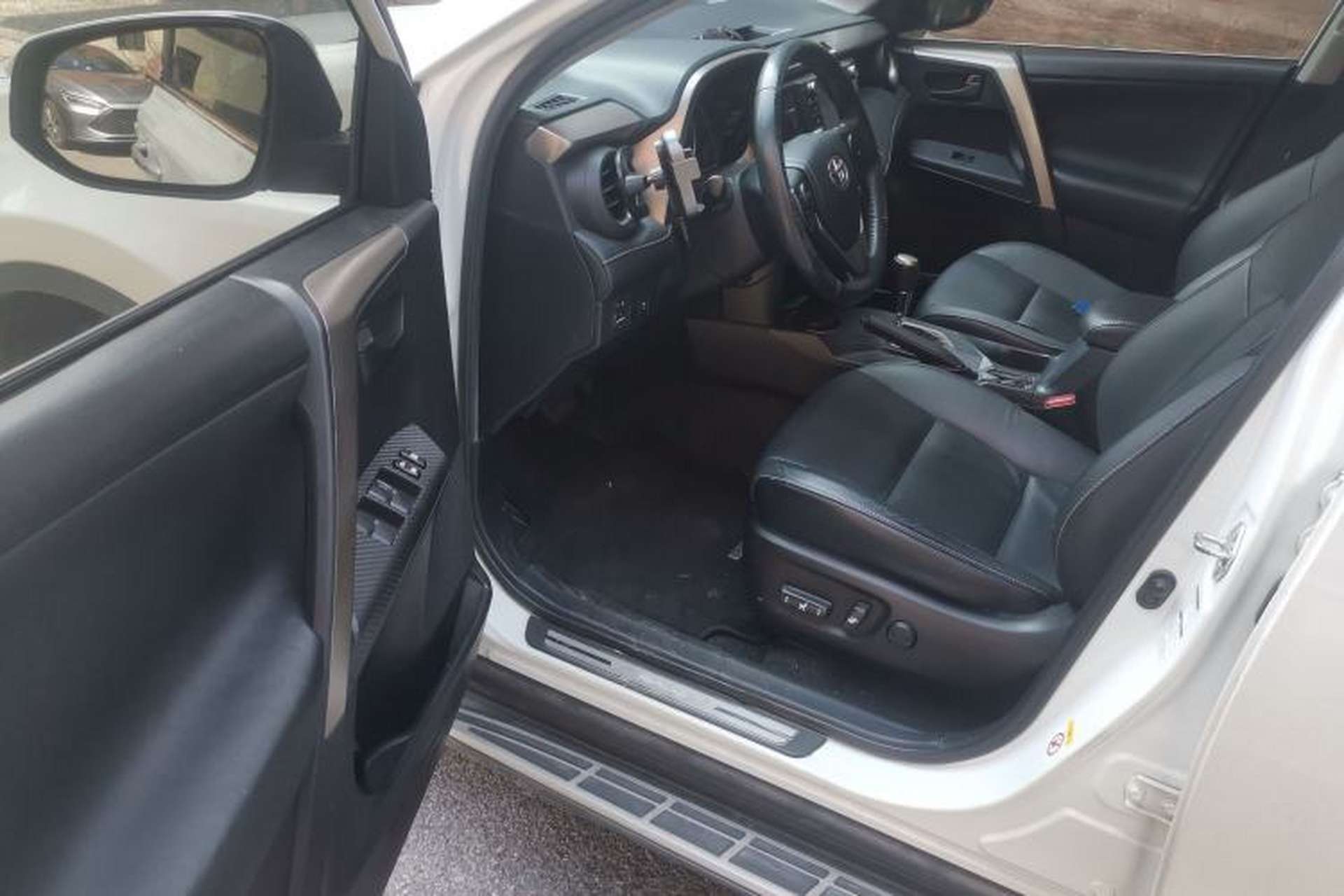 Used Toyota RAV4 2015 2.5L Automatic 4x4 Elite Edition Driver Seat