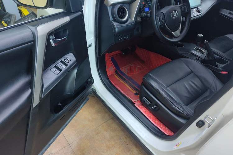 Used Toyota RAV4 2015 2.0L CVT Four-Wheel Drive New Edition Driver Seat
