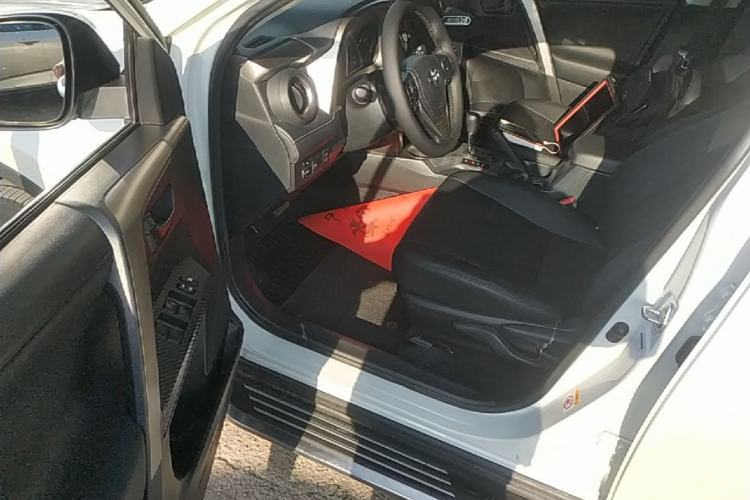 Used Toyota RAV4 2015 2.0L CVT Two-Wheel Drive Fashion Edition Driver Seat