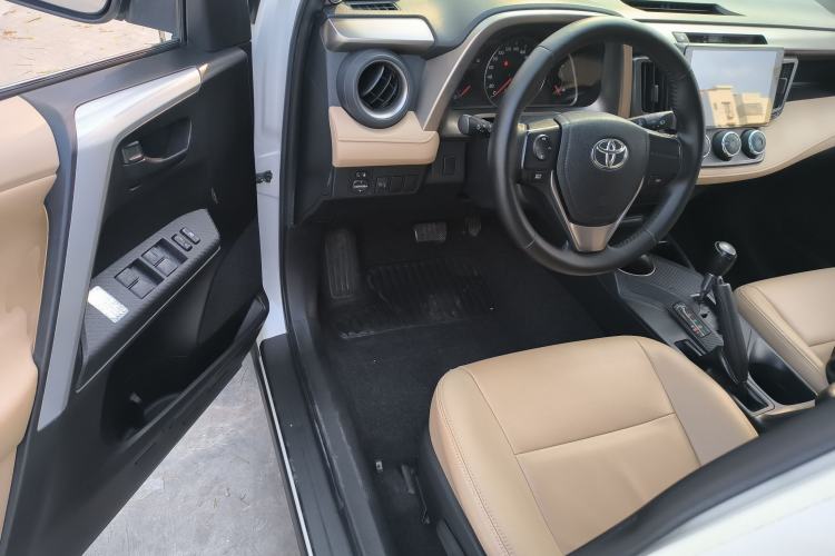 Used Toyota RAV4 2015 2.0L CVT Two-Wheel Drive Urban Edition Driver Seat