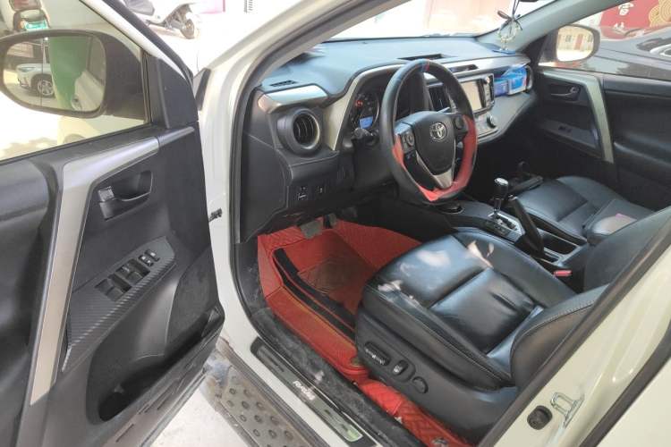 Used Toyota RAV4 2015 2.5L Automatic 4x4 Elite Edition Driver Seat