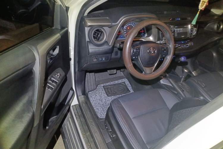 Used Toyota RAV4 2015 2.0L CVT Four-Wheel Drive New Edition Driver Seat