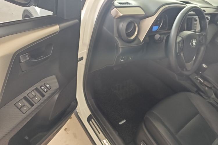 Used Toyota RAV4 2015 2.5L Automatic 4x4 Elite Edition Driver Seat