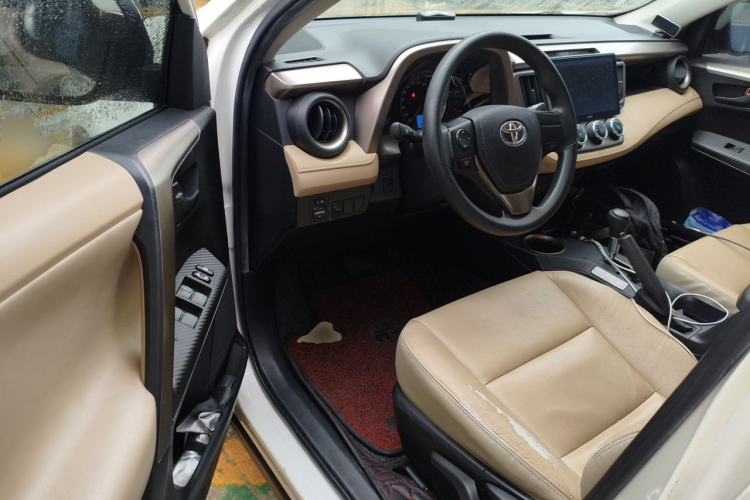 Used Toyota RAV4 2015 2.0L CVT Two-Wheel Drive Urban Edition Driver Seat