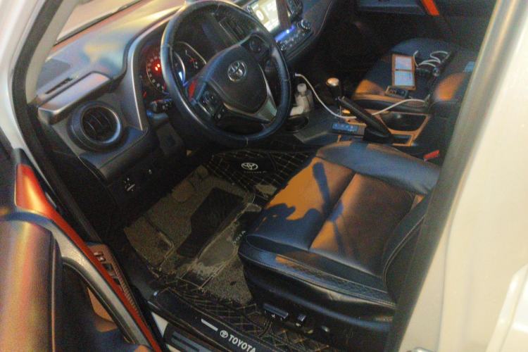 Used Toyota RAV4 2015 2.5L Automatic 4x4 Elite Edition Driver Seat