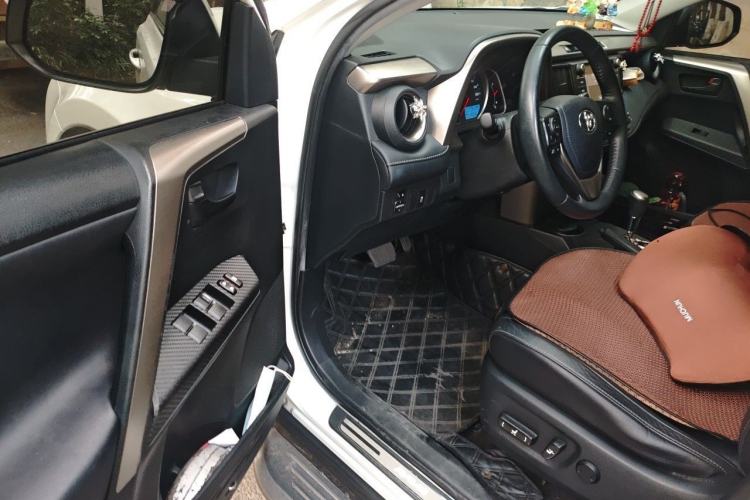Used Toyota RAV4 2015 2.5L Automatic 4x4 Elite Edition Driver Seat