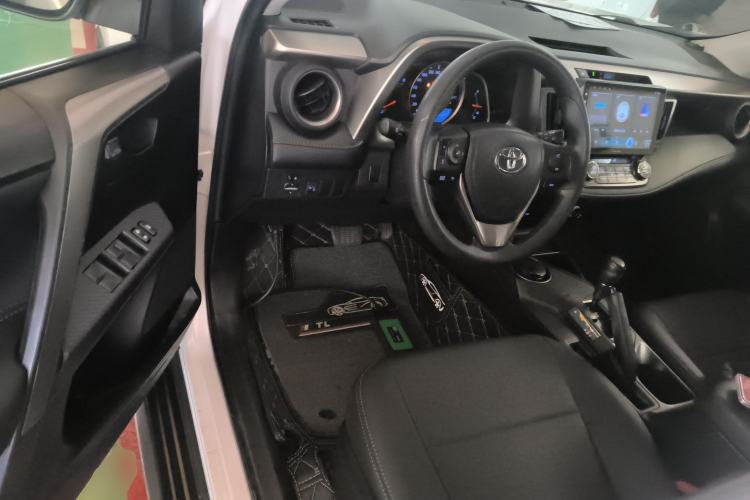 Used Toyota RAV4 2015 2.0L CVT Two-Wheel Drive Fashion Edition Driver Seat