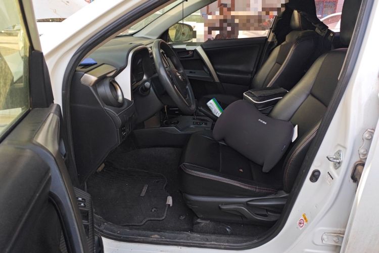 Used Toyota RAV4 2015 2.0L CVT Two-Wheel Drive Fashion Edition Driver Seat