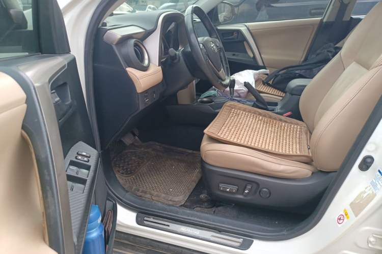 Used Toyota RAV4 2015 2.5L Automatic 4x4 Elite Edition Driver Seat