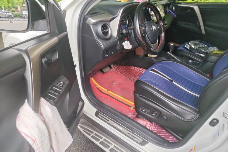 Used Toyota RAV4 2015 2.5L Automatic 4x4 Elite Edition Driver Seat
