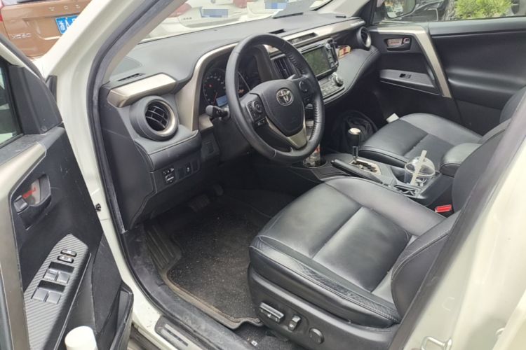 Used Toyota RAV4 2015 2.5L Automatic 4x4 Elite Edition Driver Seat