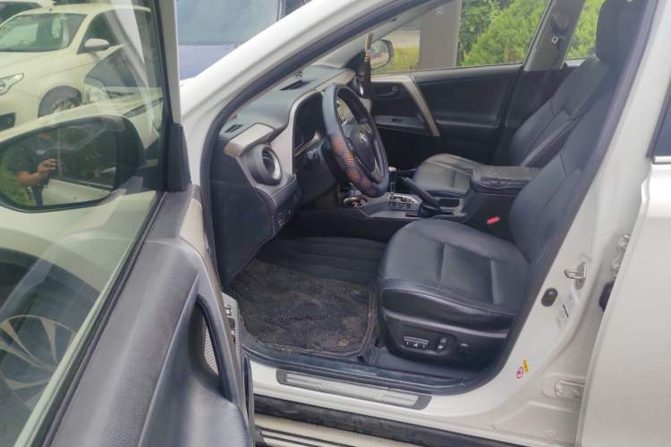 Used Toyota RAV4 2015 2.5L Automatic 4x4 Elite Edition Driver Seat
