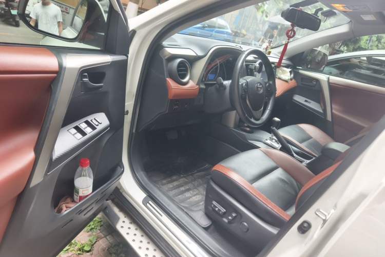 Used Toyota RAV4 2015 2.5L Automatic 4x4 Elite Edition Driver Seat