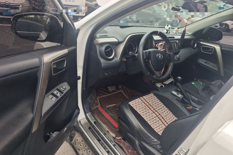 Used Toyota RAV4 2015 2.0L CVT Two-Wheel Drive Fashion Edition Driver Seat