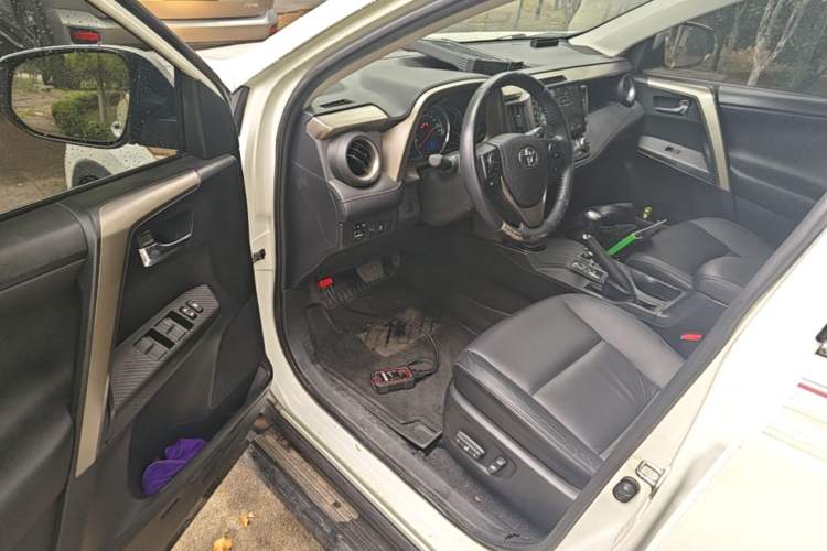 Used Toyota RAV4 2015 2.0L CVT Four-Wheel Drive New Edition Driver Seat