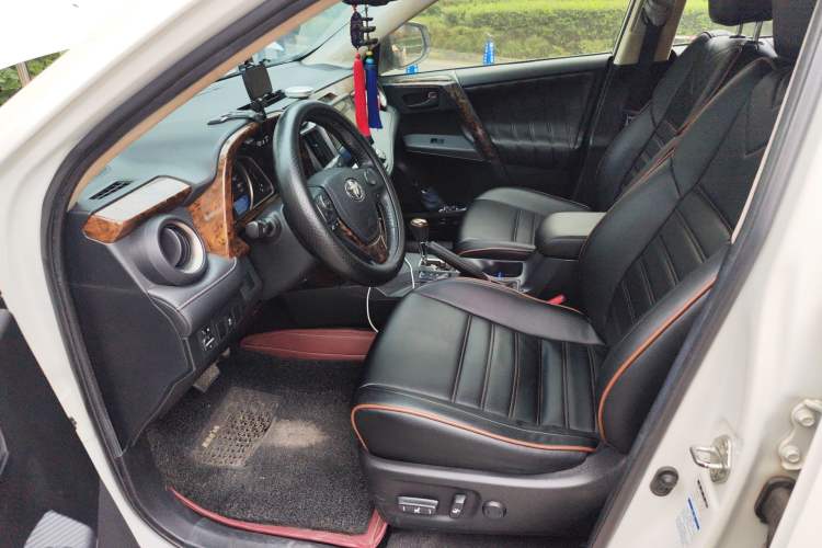 Used Toyota RAV4 2015 2.5L Automatic 4x4 Elite Edition Driver Seat