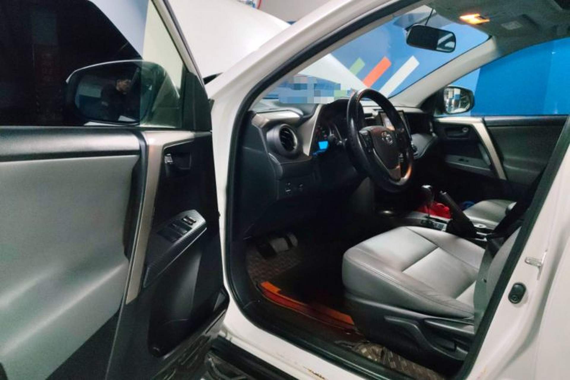 Used Toyota RAV4 2015 2.0L CVT 4x4 Trend Edition Driver Seat
