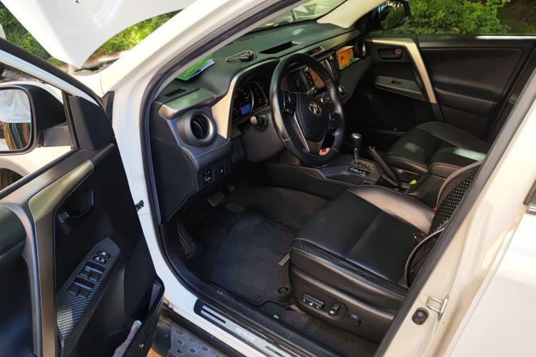Used Toyota RAV4 2015 2.5L Automatic 4x4 Elite Edition Driver Seat