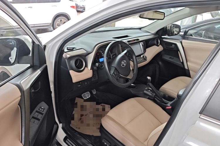 Used Toyota RAV4 2015 2.5L Automatic 4x4 Elite Edition Driver Seat