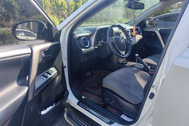 Used Toyota RAV4 2015 2.5L Automatic 4x4 Elite Edition Driver Seat
