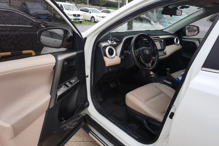 Used Toyota RAV4 2015 2.0L CVT Two-Wheel Drive Fashion Edition Driver Seat