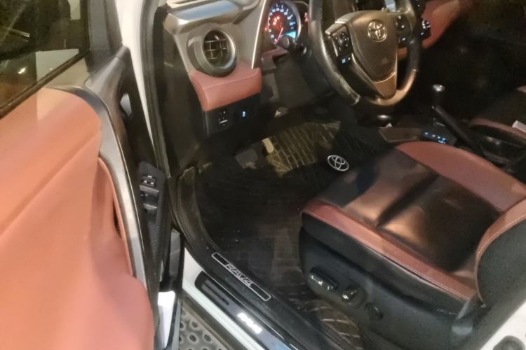 Used Toyota RAV4 2015 2.5L Automatic 4x4 Elite Edition Driver Seat