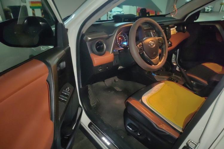 Used Toyota RAV4 2015 2.5L Automatic 4x4 Elite Edition Driver Seat