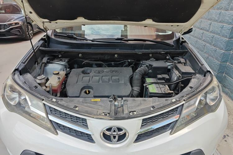 Used Toyota RAV4 2015 2.0L CVT Four-Wheel Drive New Edition Engine Bay