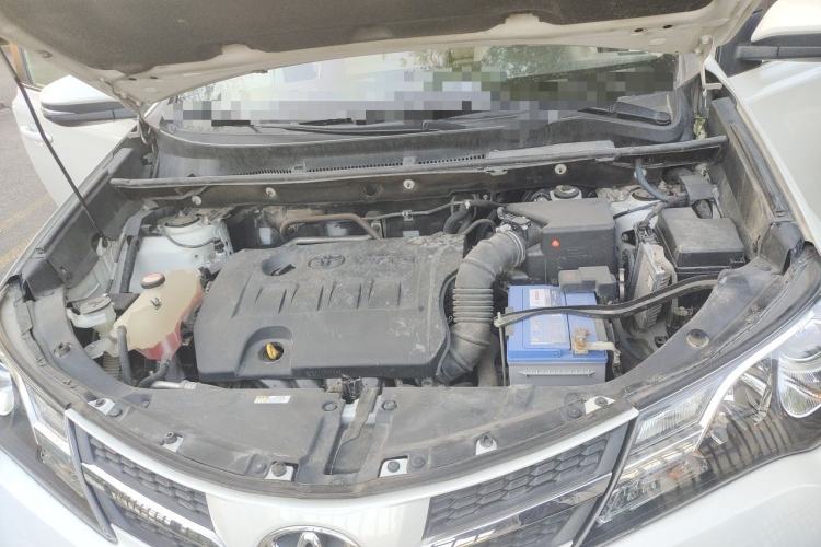 Used Toyota RAV4 2015 2.0L CVT Two-Wheel Drive Fashion Edition Engine Bay