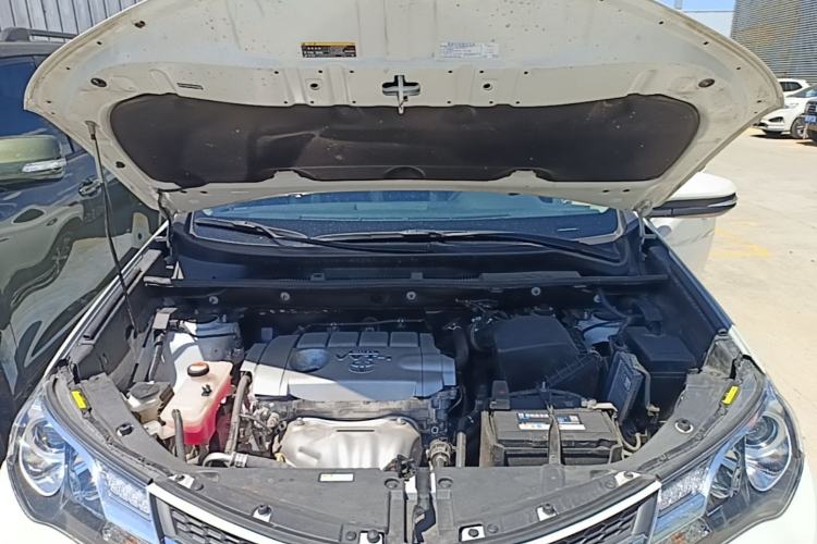 Used Toyota RAV4 2015 2.5L Automatic 4x4 Elite Edition Engine Bay