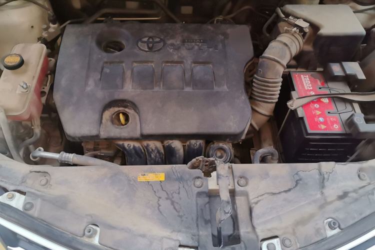 Used Toyota RAV4 2015 2.0L CVT Two-Wheel Drive Fashion Edition Engine Bay