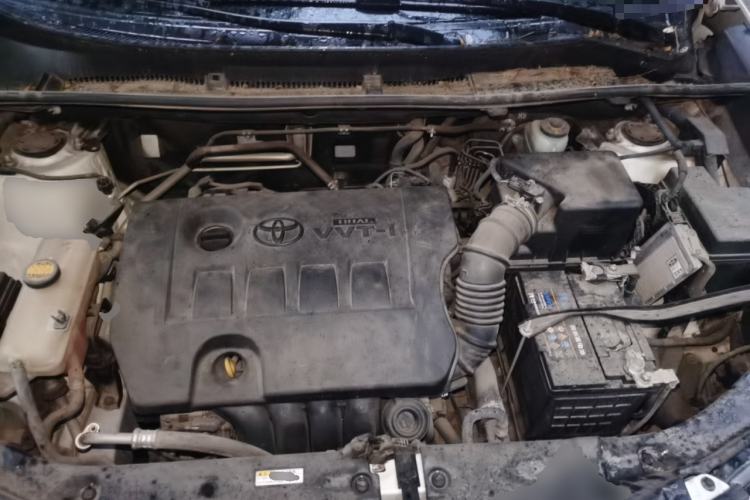 Used Toyota RAV4 2015 2.0L CVT Two-Wheel Drive Fashion Edition Engine Bay
