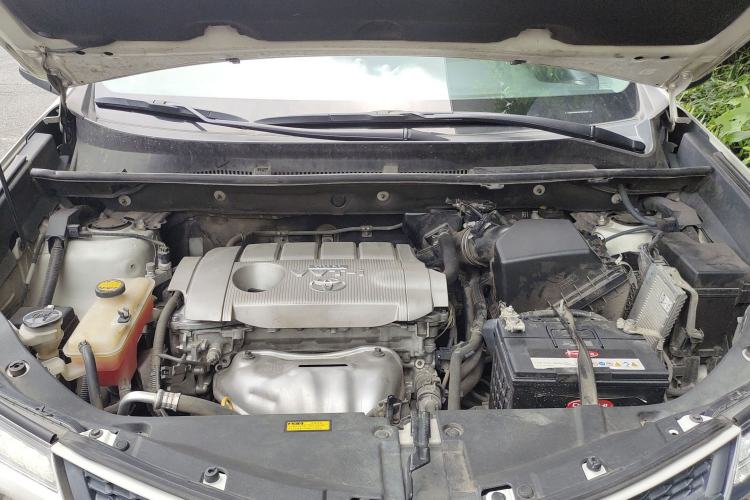 Used Toyota RAV4 2015 2.5L Automatic 4x4 Elite Edition Engine Bay