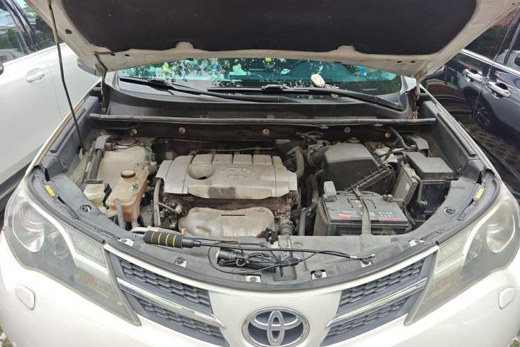 Used Toyota RAV4 2015 2.5L Automatic 4x4 Elite Edition Engine Bay