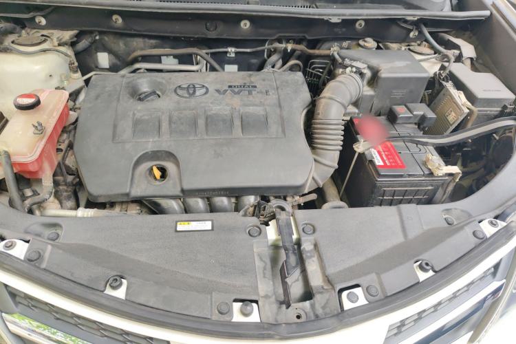Used Toyota RAV4 2015 2.0L CVT Two-Wheel Drive Fashion Edition Engine Bay