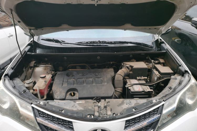 Used Toyota RAV4 2015 2.0L CVT Four-Wheel Drive New Edition Engine Bay