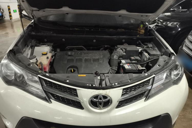 Used Toyota RAV4 2015 2.0L CVT Four-Wheel Drive New Edition Engine Bay