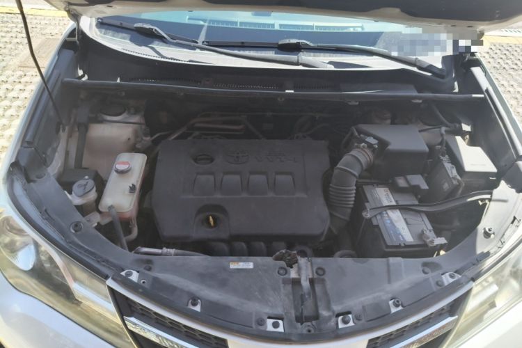 Used Toyota RAV4 2015 2.0L CVT Two-Wheel Drive Fashion Edition Engine Bay
