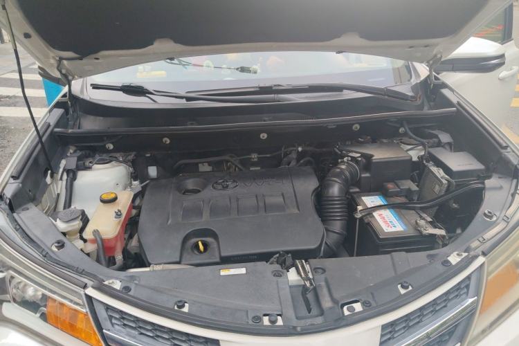 Used Toyota RAV4 2015 2.0L CVT Two-Wheel Drive Fashion Edition Engine Bay