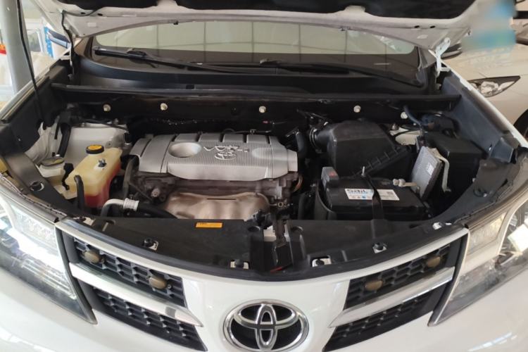 Used Toyota RAV4 2015 2.5L Automatic 4x4 Elite Edition Engine Bay