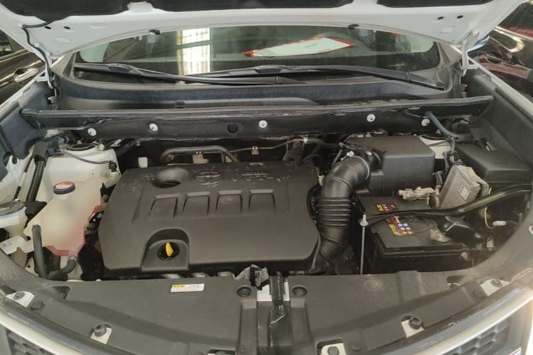 Used Toyota RAV4 2015 2.0L CVT Two-Wheel Drive Fashion Edition Engine Bay