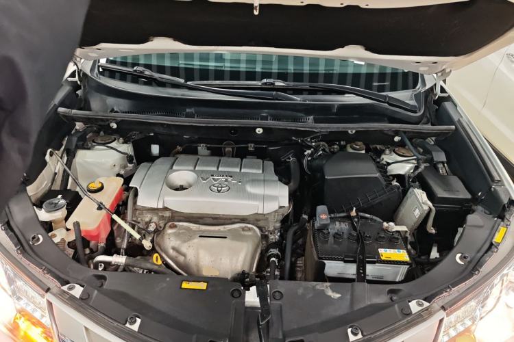 Used Toyota RAV4 2015 2.5L Automatic 4x4 Elite Edition Engine Bay
