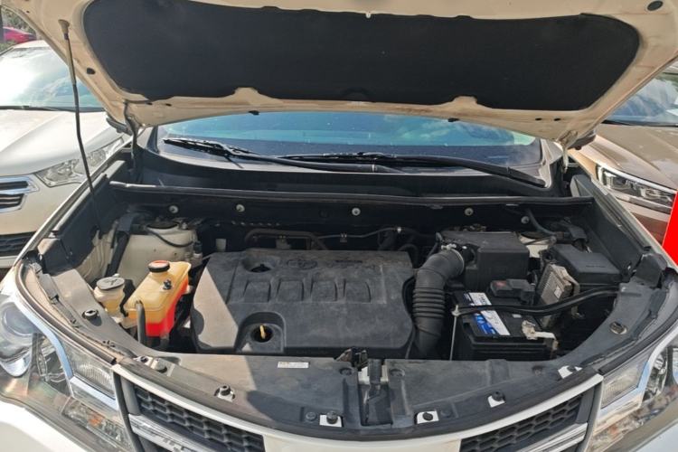 Used Toyota RAV4 2015 2.0L CVT Two-Wheel Drive Fashion Edition Engine Bay