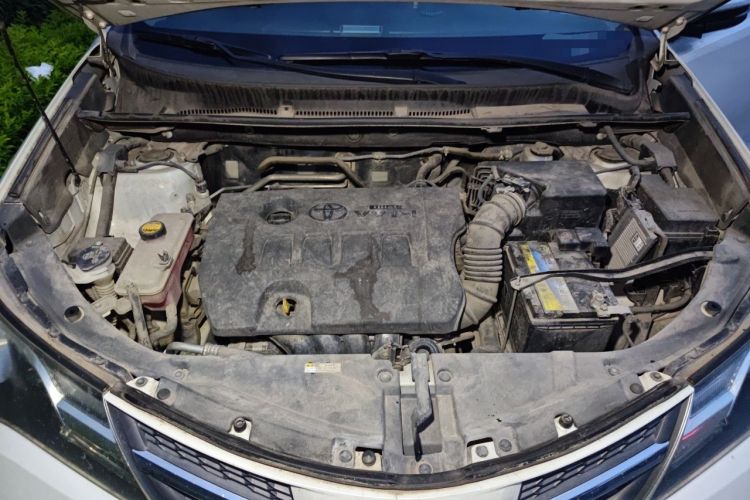 Used Toyota RAV4 2015 2.0L CVT Two-Wheel Drive Fashion Edition Engine Bay