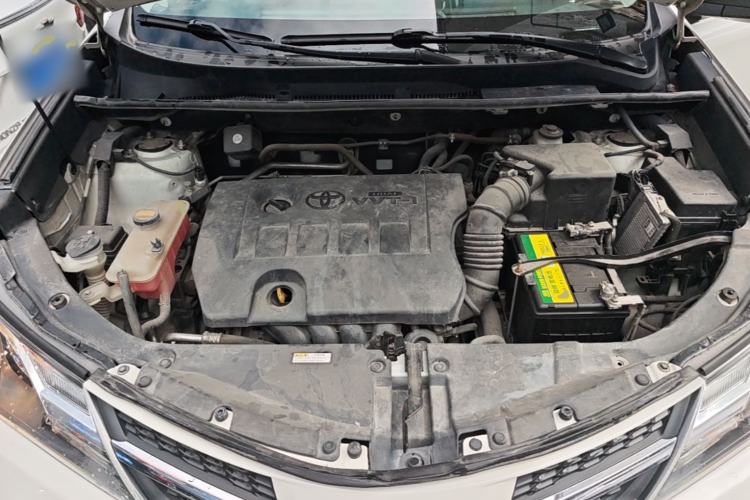 Used Toyota RAV4 2015 2.0L CVT Two-Wheel Drive Fashion Edition Engine Bay