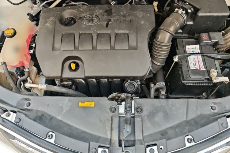 Used Toyota RAV4 2015 2.0L CVT Two-Wheel Drive Fashion Edition Engine Bay