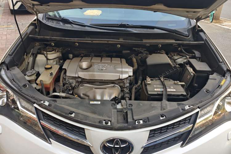 Used Toyota RAV4 2015 2.5L Automatic 4x4 Elite Edition Engine Bay