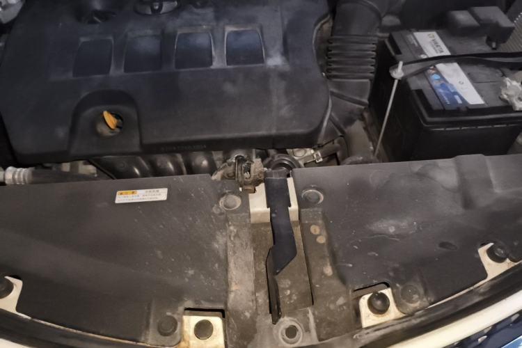 Used Toyota RAV4 2015 2.0L CVT Two-Wheel Drive Fashion Edition Engine Bay