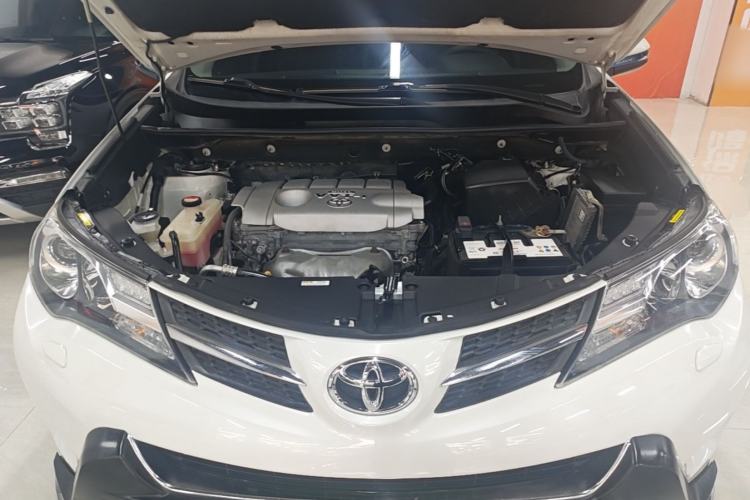 Used Toyota RAV4 2015 2.5L Automatic 4x4 Elite Edition Engine Bay